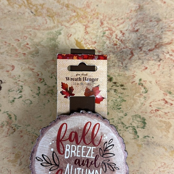 Decorative sign, wreath hanger and 7 bendable glitter leaves - Picture 8 of 9